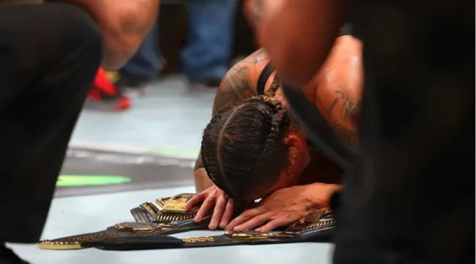 amanda-nunes-ufc-de-qalib-gelerek-karyerasini-basha-vurdu