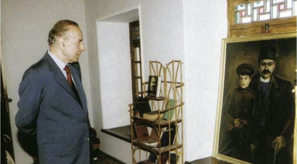 azerbaycan-medeniyyetinin-ve-edebiyyatinin-inkishafina-boyuk-tohfe