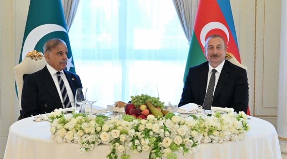 dostluq-hemreylik-ve-qarshiliqli-destek-uzerinde-qurulan-munasibet