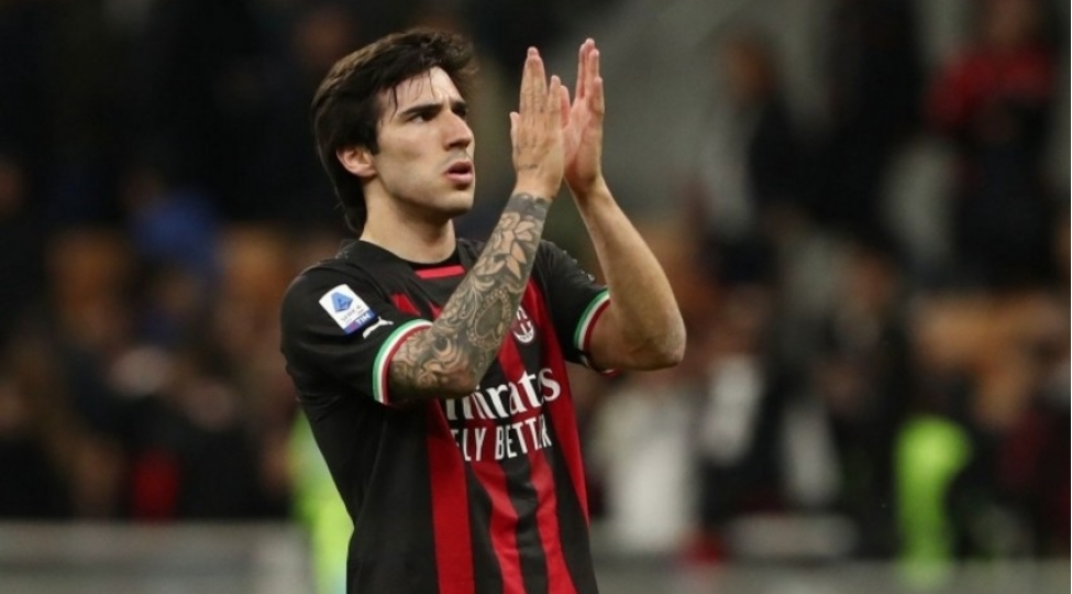 milanin-aparici-futbolchusu-ingiltere-klubu-ile-muqavile-imzalayib
