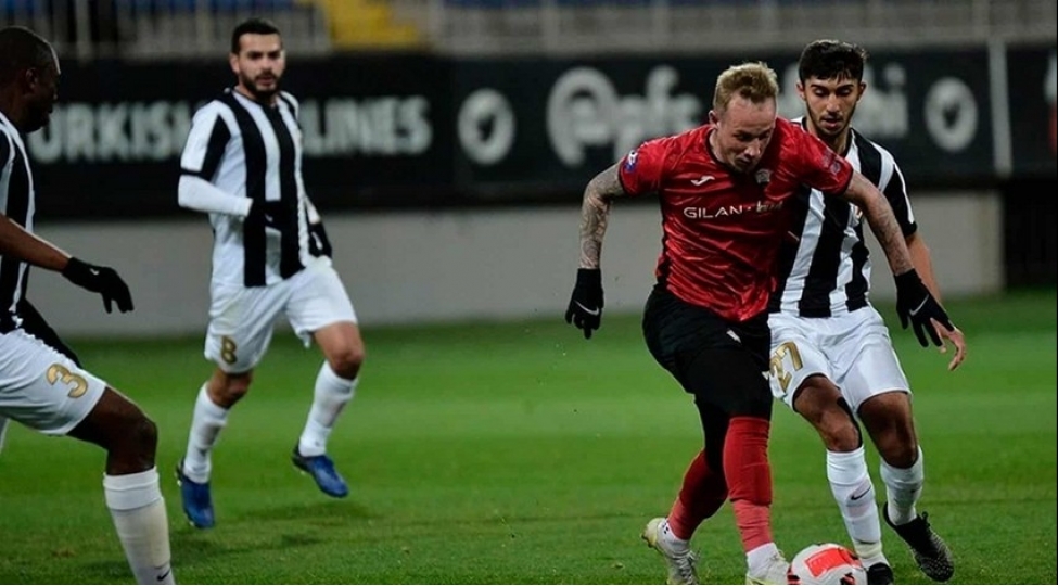 qebele-daha-bir-futbolchusu-ile-yollarini-ayirib-2