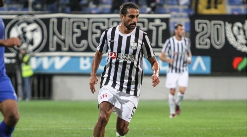 neftchinin-futbolchusu-saatlarla-shahmat-oynayiram