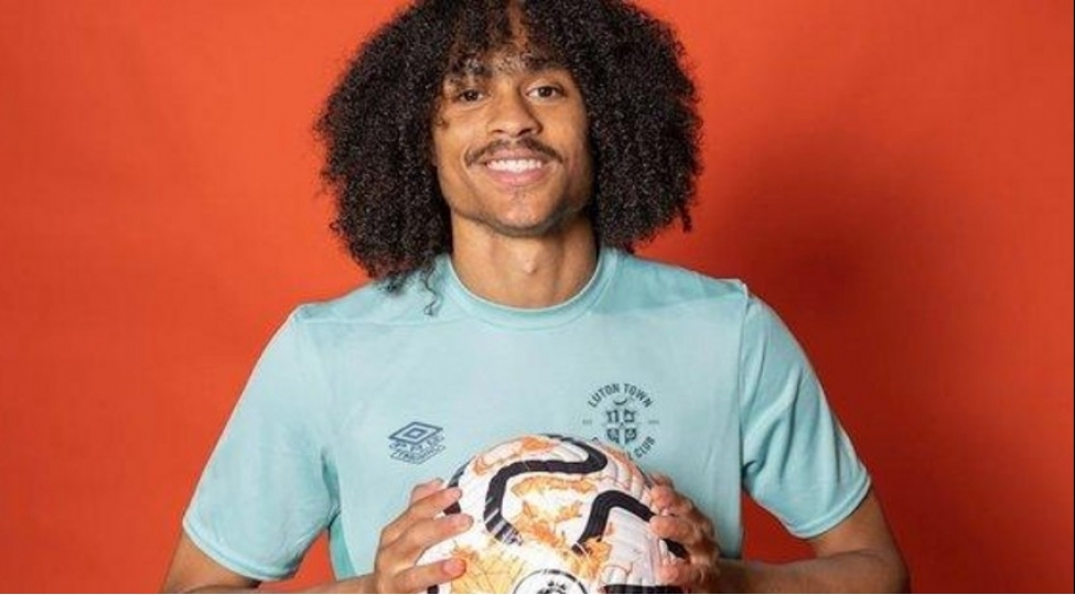 manchester-yunaytedin-futbolchusu-premyer-liqanin-debutantina-kechib