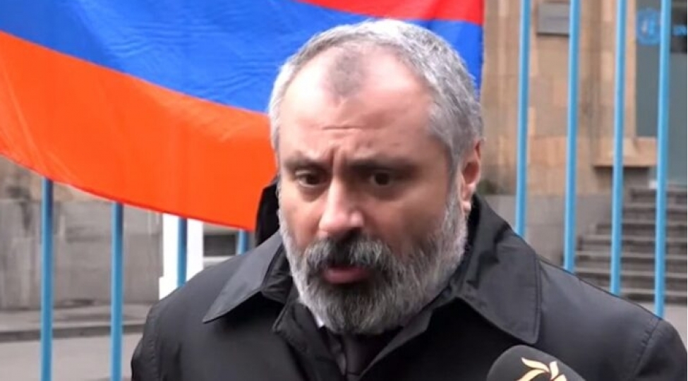 agilsiz-kopekler-ulduza-hurer