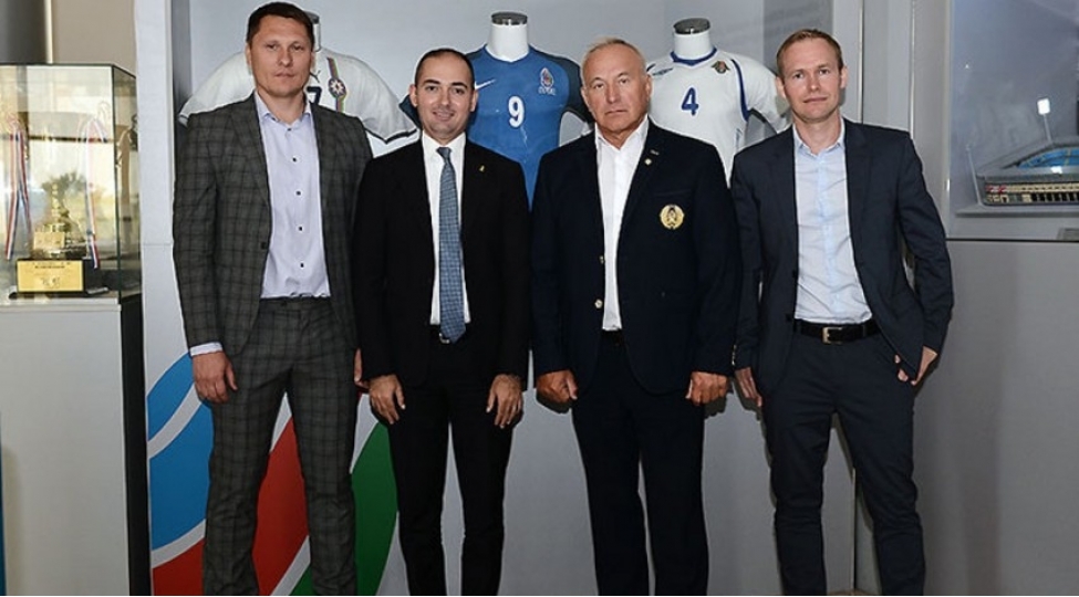 affa-nin-bash-katibi-belarus-futbol-federasiyasinin-prezidenti-ile-gorushub