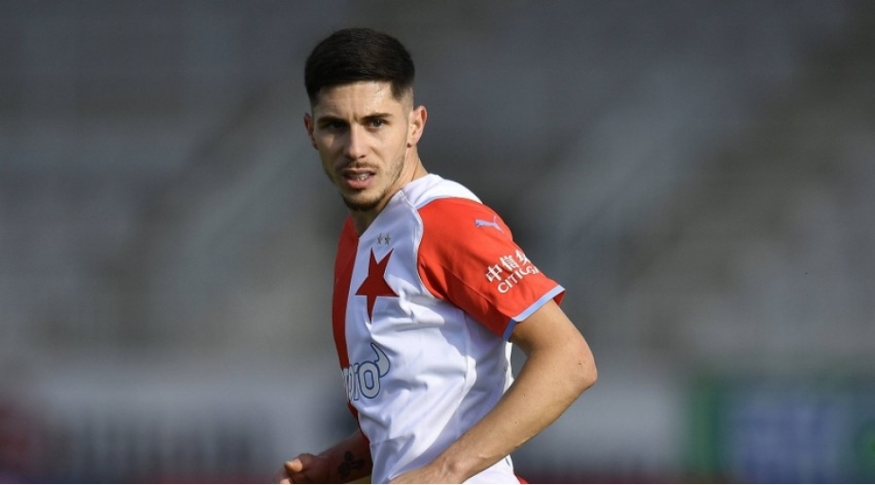 rakuvun-yeni-transferi-qarabagla-oyunoncesi-zedesini-sagaldib
