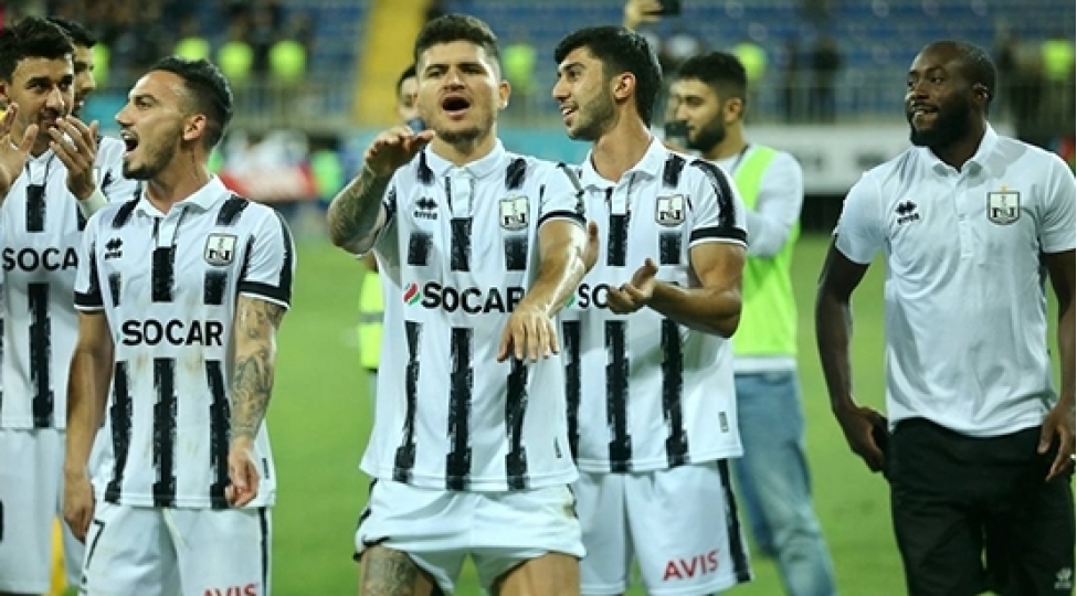 konfrans-liqasi-neftchi-qelebe-ile-novbeti-merheleye-yukselib