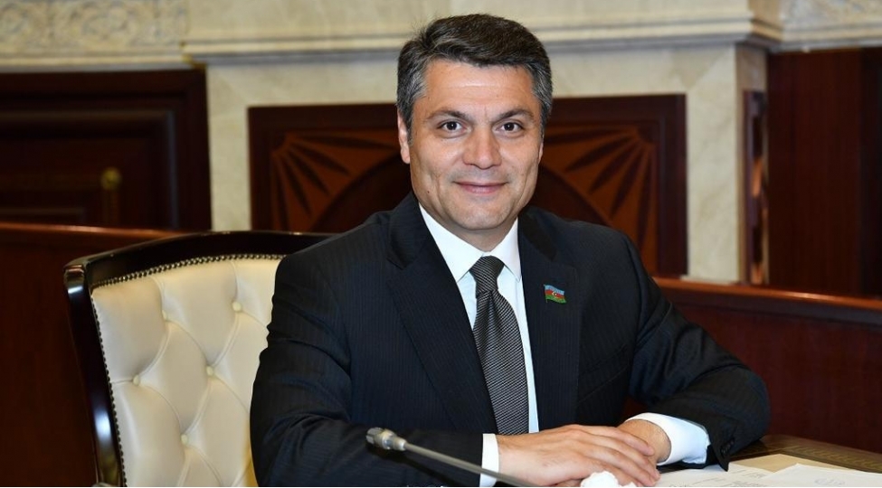 azerbaycan-gencliyi-universal-qerarlarin-icrasinda-fealdir