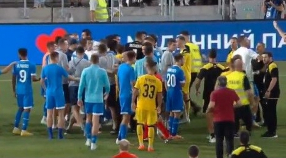 konfrans-liqasi-oyunundan-sonra-futbolchular-arasinda-dava-dushub