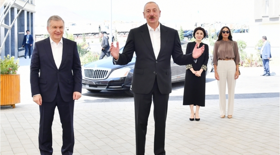 azerbaycan-ozbekistan-emekdashligi-tarixe-soykenir