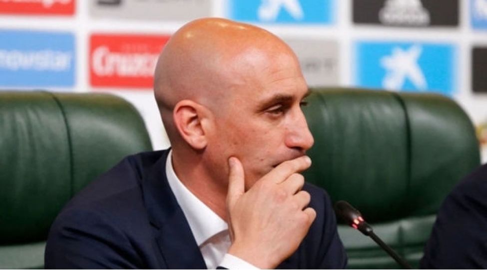 fifa-futbolchunu-open-prezidenti-vezifesinden-uzaqlashdirdi