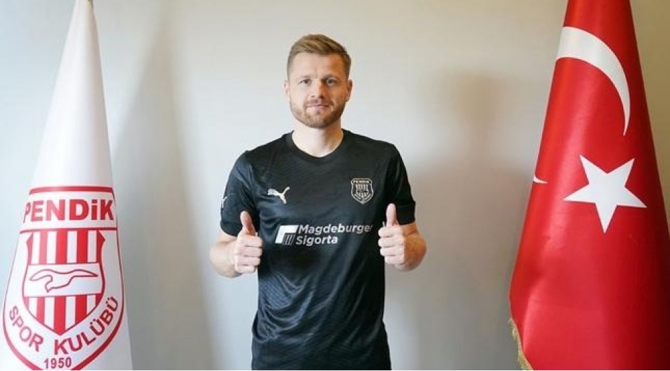 qalatasaray-norvechli-futbolchunu-satdi