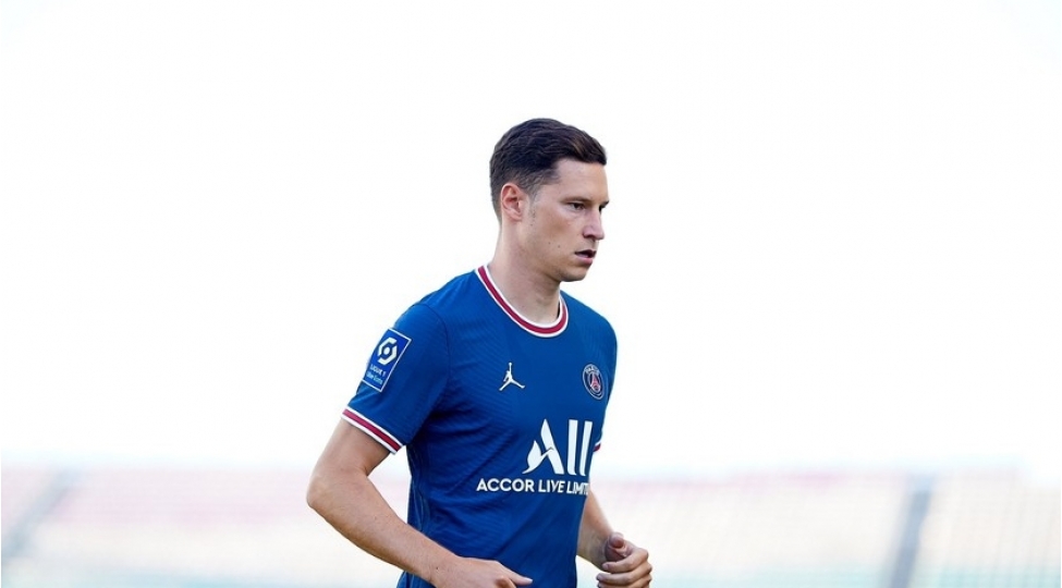 psj-nin-futbolchusu-qeter-klubuna-kechib