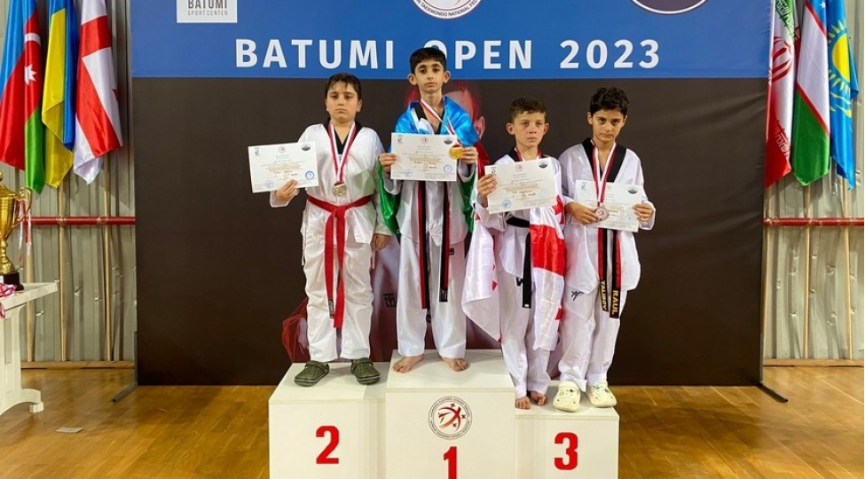 azerbaycan-taekvondochulari-gurcustanda-12-medal-qazaniblar
