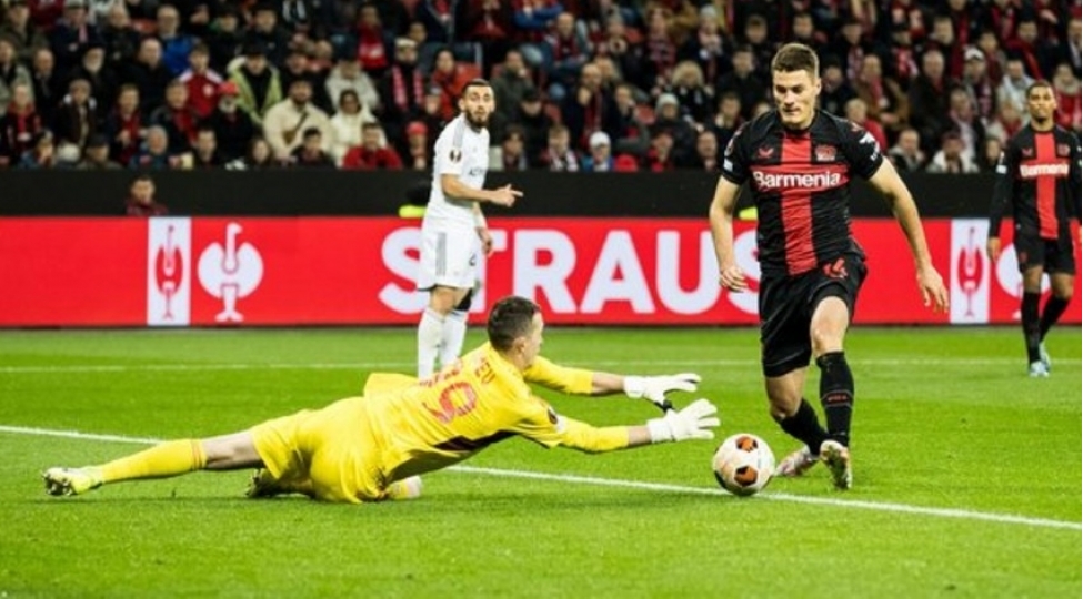 rusiyali-meshqchi-bayer-04-ile-oyuna-gore-lunyovu-qinamaga-deymez