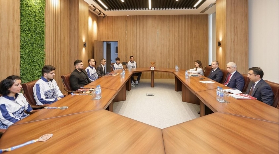milli-paralimpiya-komitesinin-prezidenti-yigma-uzvleri-ile-gorushub