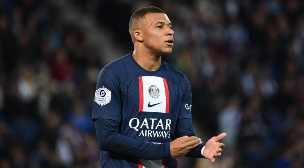 mbappe-yeni-nailiyyete-imza-atib