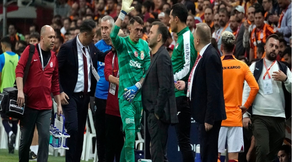 muslera-3-4-hefte-yashil-meydanlardan-uzaq-qalacaq