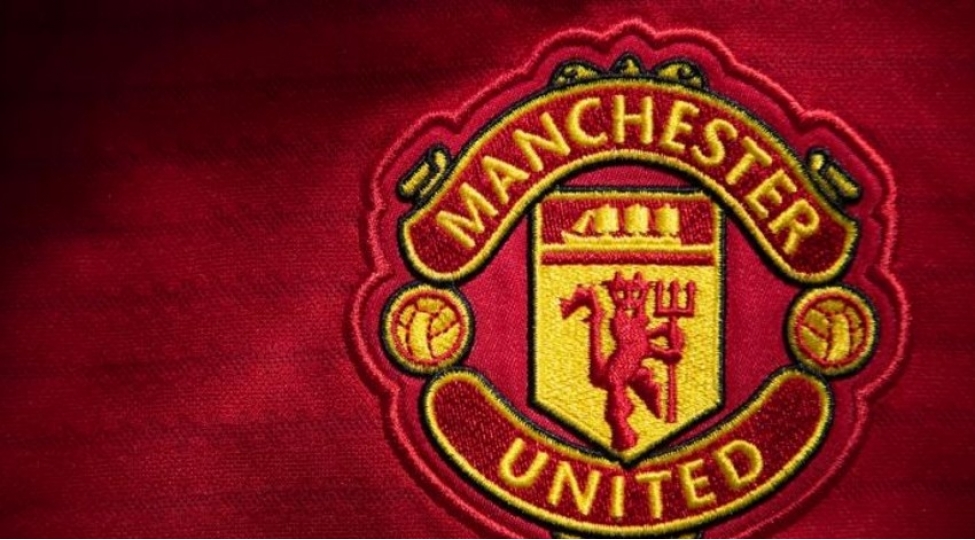 manchester-yunayted-16-il-klubda-ishleyen-icrachi-direktorla-vidalashib