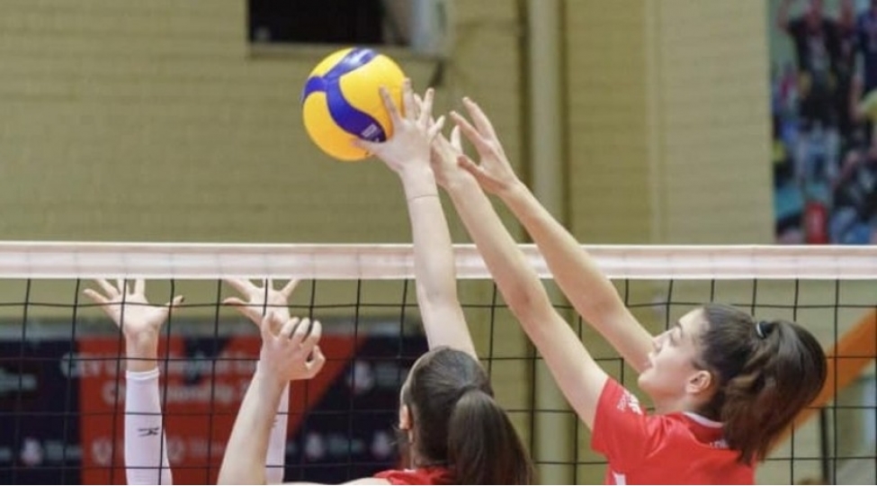 azerbaycanin-voleybol-millisi-polshaya-uduzub