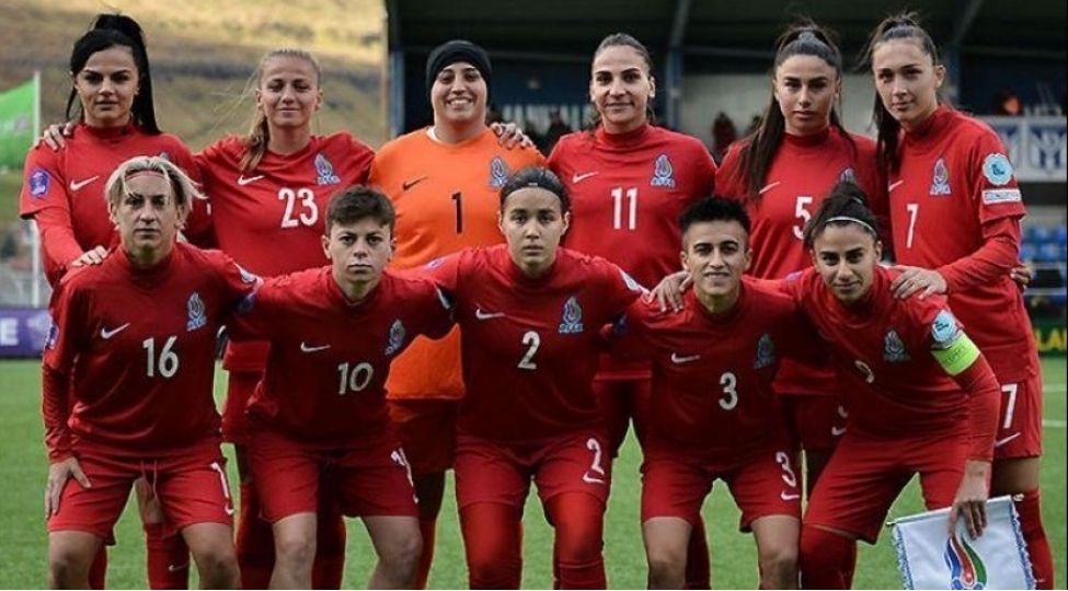qadin-futbolchulardan-ibaret-azerbaycan-millisi-b-liqasina-yukselib