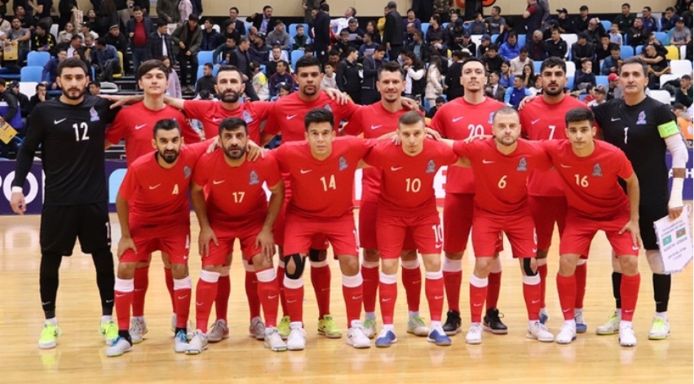 niderland-azerbaycan-oyununun-hakimleri-belli-olub