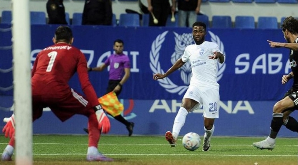 sabah-yamaykali-futbolchusu-ile-yollarini-ayiracaq