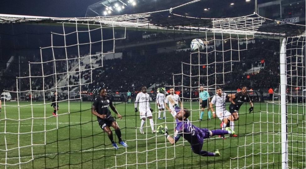 yunanistandaki-futbol-matchlari-iki-ay-azarkeshsiz-kechirilecek