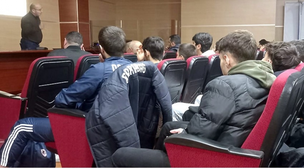 qarabag-akademiyasinin-komandalarina-danishilmish-oyunlarla-bagli-seminar-kechirilib