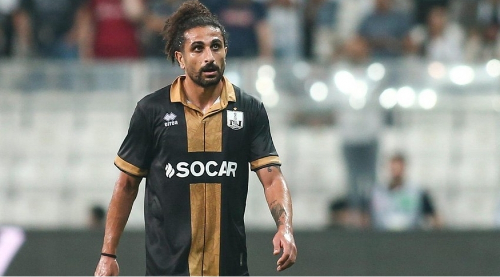 neftchiden-ayrilan-futbolchu-ruminiya-klubuna-keche-biler