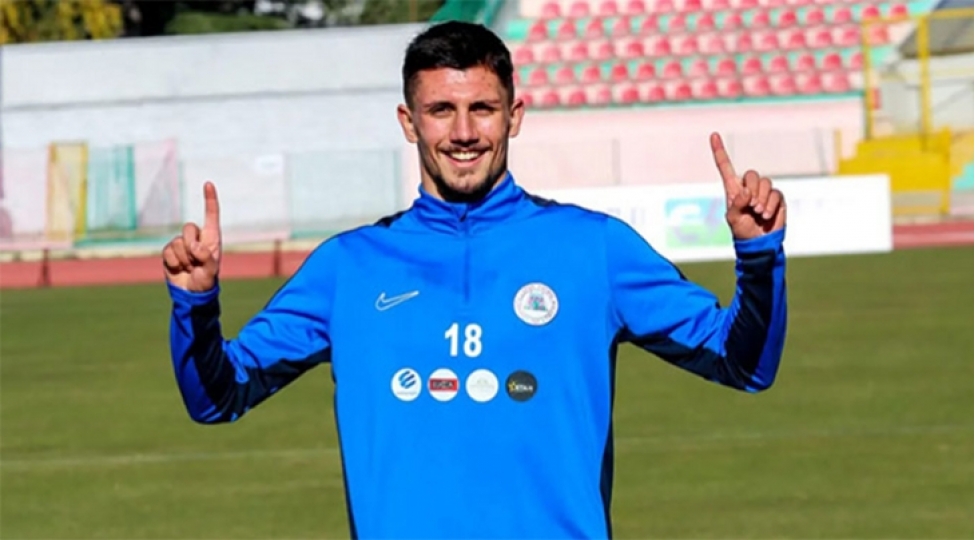 azerbaycan-millisinin-futbolchusu-superliqa-klubuna-keche-biler