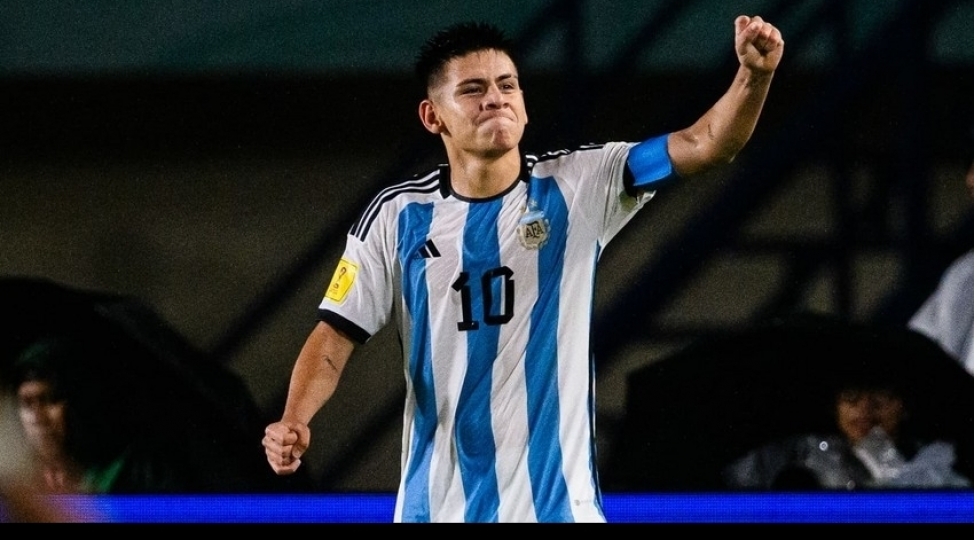 argentinali-futbolchu-manchester-siti-ile-6-illik-muqavile-baglayacaq