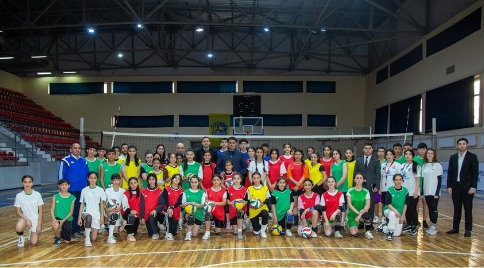 federasiya-rehberliyi-gencede-genc-voleybolchularla-gorushub