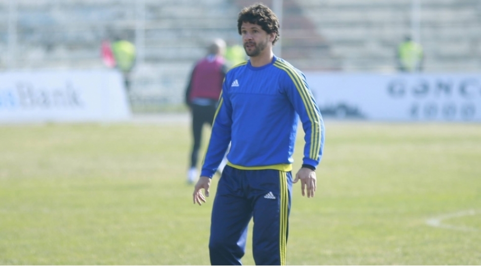 azerbaycanda-oynamish-braziliyali-yarimmudafiechi-futbolu-suruculuye-deyishib
