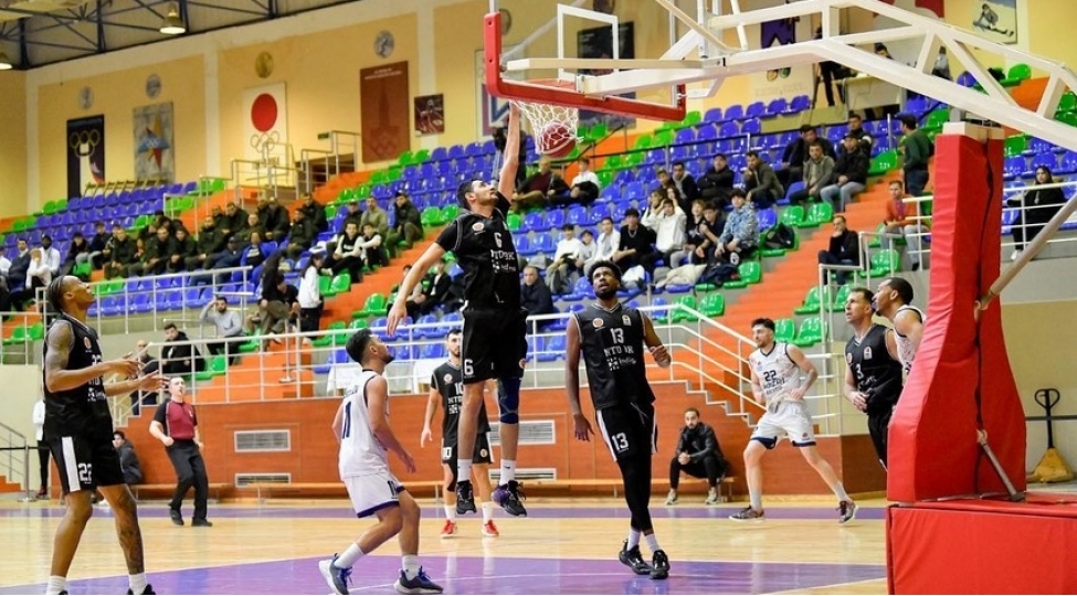 basketbolchu-reqibleri-guclu-ve-zeiflere-ayirmiriq