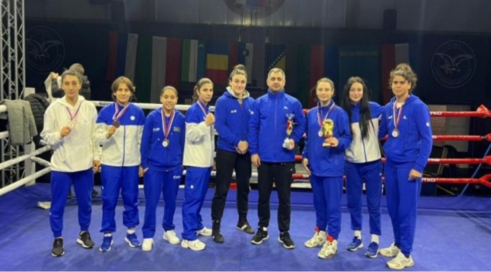qadin-bokschularimiz-milletler-kubokunu-7-medalla-basha-vurub
