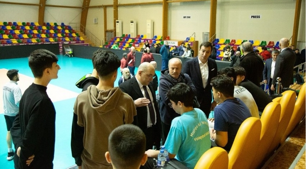 avf-prezidenti-bolgelerden-sechilmish-yeniyetme-voleybolchularla-gorushub