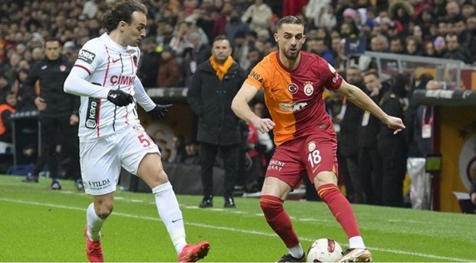 qalatasaray-son-deqiqe-qolu-ile-sevindi