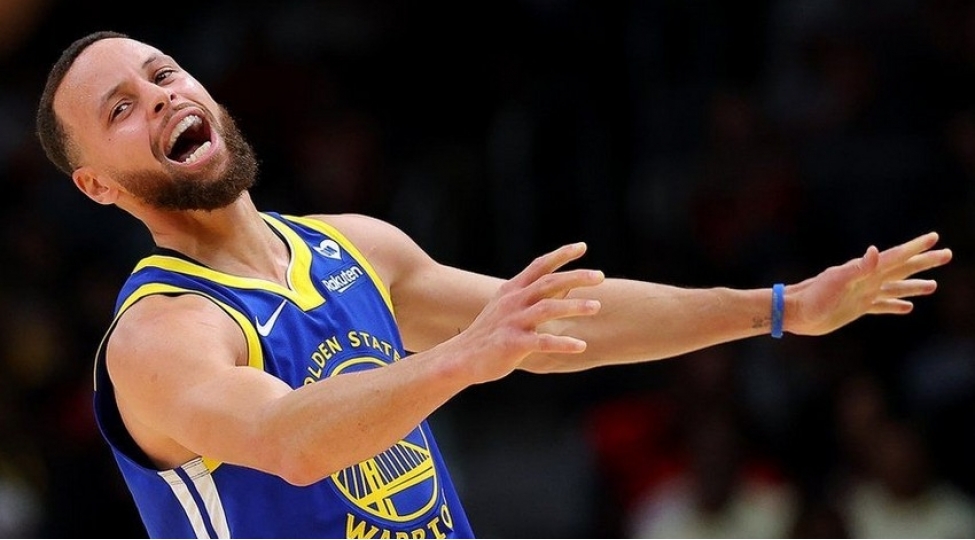 stefen-karri-nba-da-yeni-nailiyyyete-imza-atib