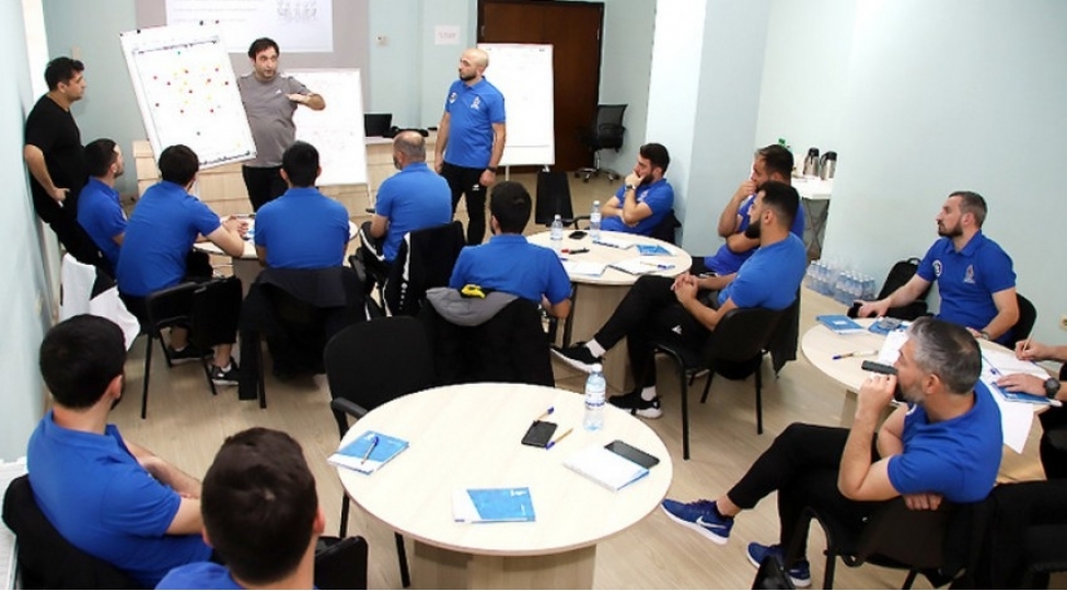 affa-nin-teshkilatchiligi-ile-uefa-b-kursunun-i-merhelesi-bashlayib