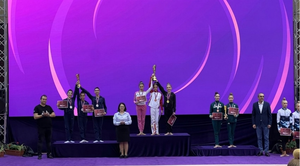 azerbaycanin-bedii-gimnastlari-ruminiyada-gumush-medal-qazaniblar