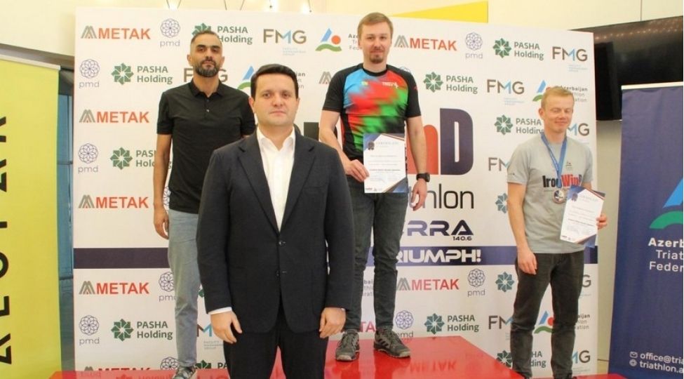 su-idman-sarayinda-triatlon-yarishi-kechirilib