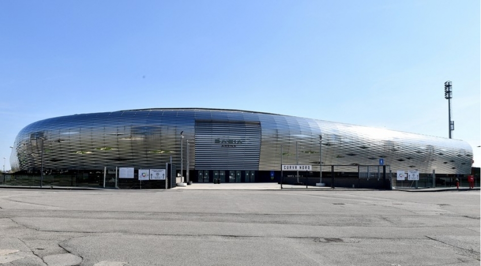 italiya-klubu-stadionunda-gunesh-panellerinden-istifade-edecek