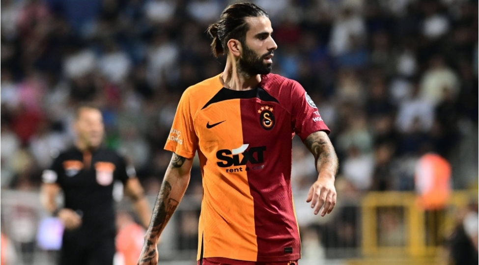 okan-buruk-bu-futbolchunu-esas-komandadan-qovdu