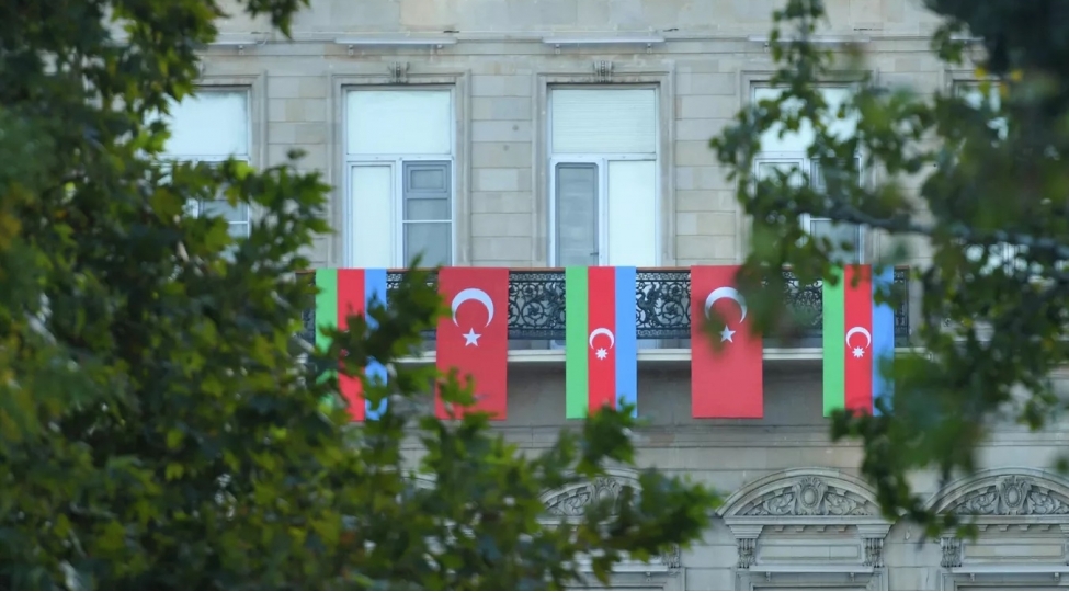 turkiye-azerbaycan-universiteti-sarsilmaz-birliyimizin-novbeti-remzi