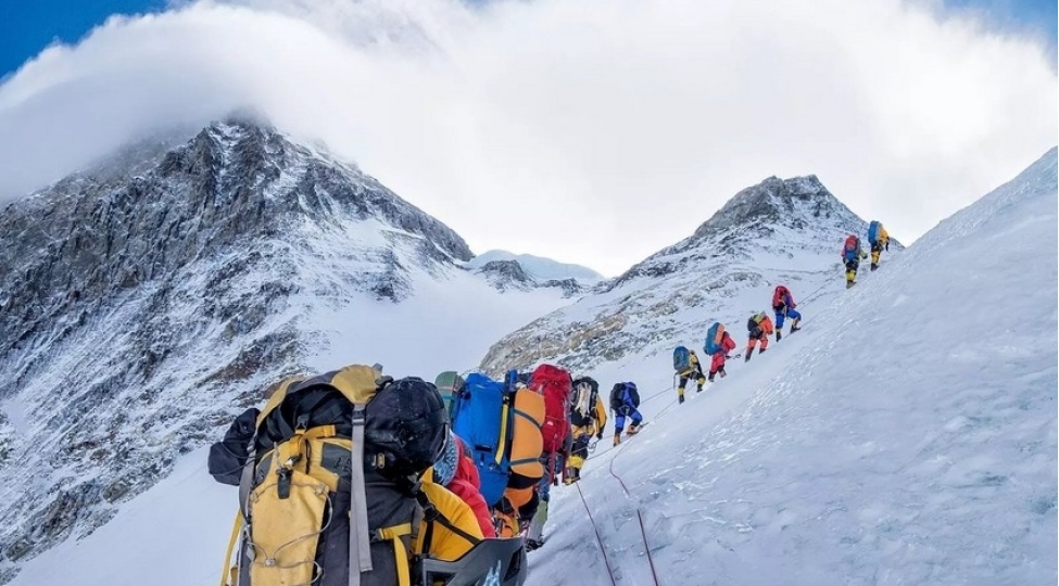 alpinistlerden-evereste-qalxarken-chip-taxmaq-teleb-olunur