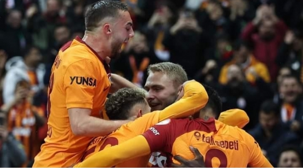 qalatasaray-dogma-meydanda-rizesporu-boyuk-hesabla-meglub-edib