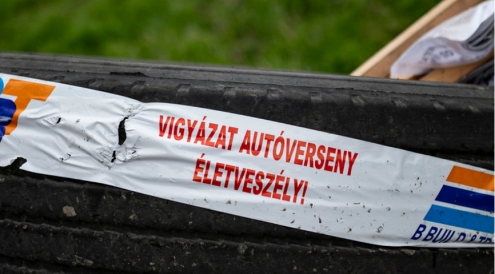 macaristanda-ralli-avtomobili-tamashachilara-chirpilib-olenler-ve-yaralananlar-var