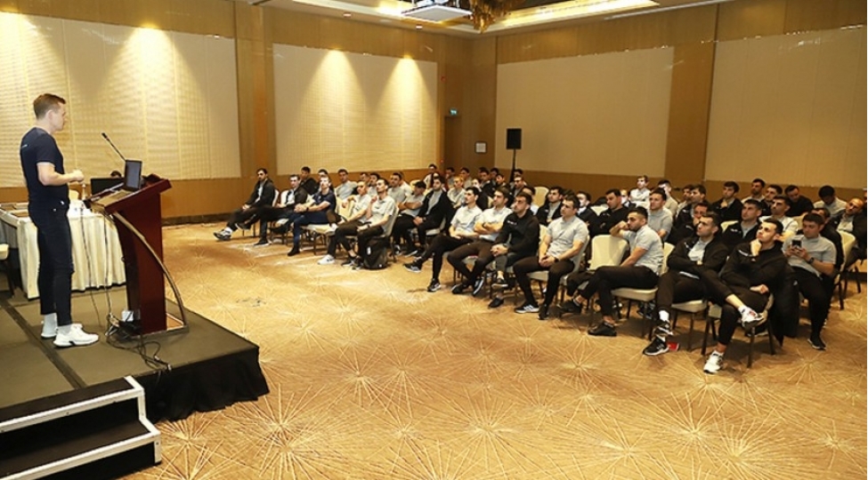 bakida-futbol-hakimleri-uchun-seminar-kechirilib