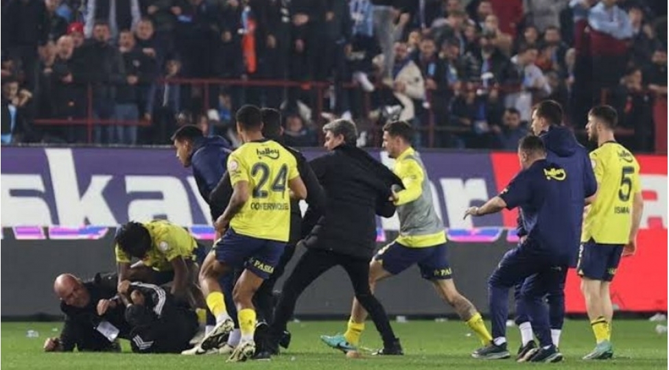 trabzonspor-fenerbagcha-oyununda-yashananlara-gore-intizam-ishi-achilan-futbolchular-belli-olub
